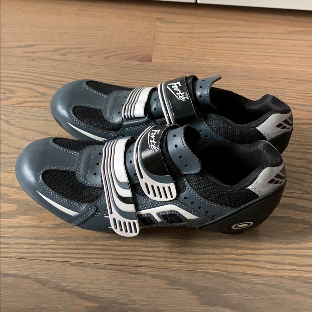 Indoor cycling shoes